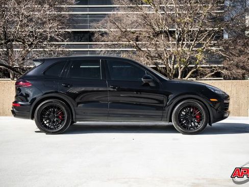 Used 2015 Porsche Cayenne Turbo image 10