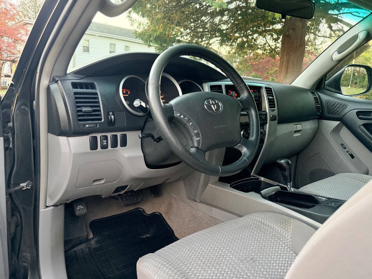 Used 2007 Toyota 4Runner SR5 AWD/4WD image 7