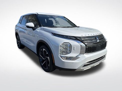 Used 2025 Mitsubishi Outlander 4WD Plug-In Hybrid image 2