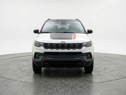 Used 2025 Jeep Compass Trailhawk image 2