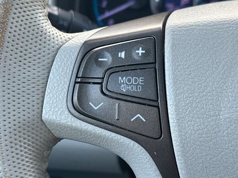 Used 2013 Toyota Sienna XLE image 37