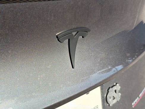 Used 2022 Tesla Model Y Performance image 11