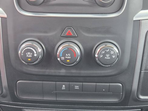 Used 2022 RAM 1500 Classic SLT RWD image 11