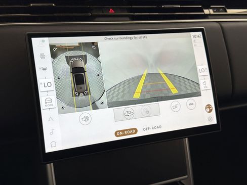 New 2025 Land Rover Range Rover Long Wheelbase SE image 17