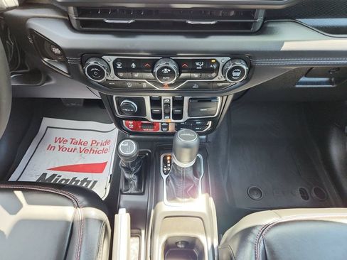 Used 2024 Jeep Gladiator Rubicon AWD/4WD image 11