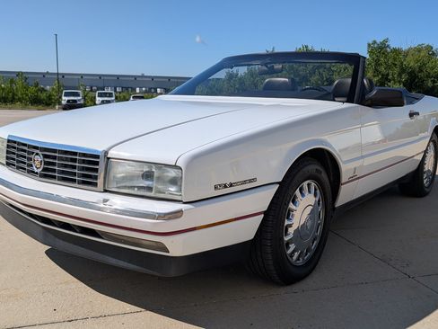Used 1993 Cadillac Allante FWD image 3