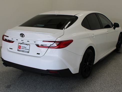 Used 2025 Toyota Camry SE w/ Convenience Package FWD image 7