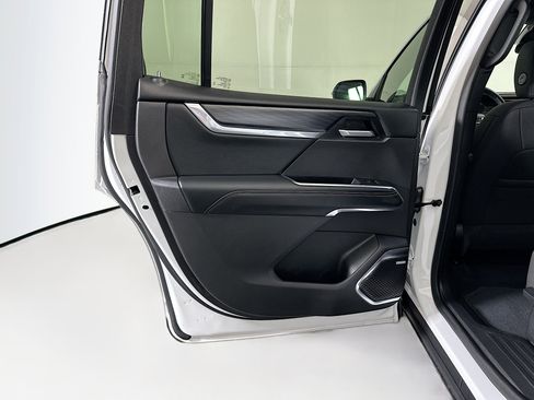 Used 2025 GMC Acadia Elevation image 27