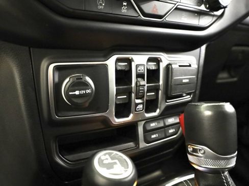 Used 2020 Jeep Gladiator Overland image 23