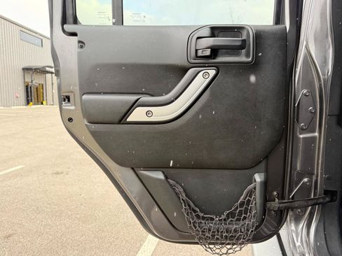 Used 2016 Jeep Wrangler Unlimited Sahara w/ Dual Top Group AWD/4WD image 21