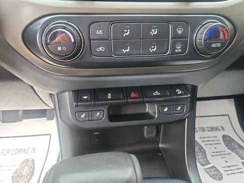 Used 2018 Chevrolet Colorado Z71 AWD/4WD image 15