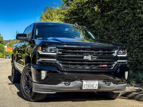 Used 2018 Chevrolet Silverado 1500 LTZ Z71 w/ LTZ Plus Package AWD/4WD image 4