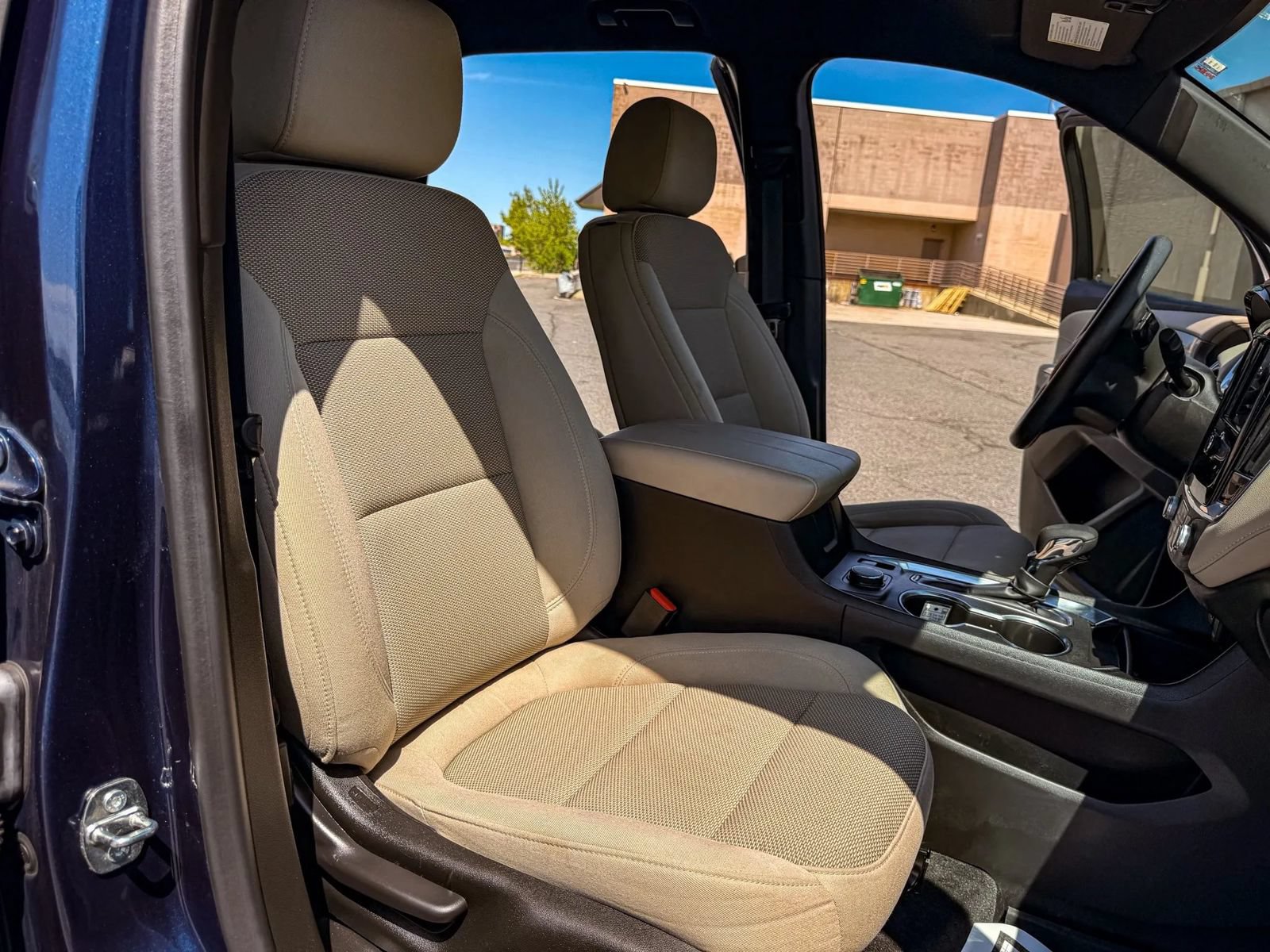 Used 2022 Chevrolet Traverse LS FWD image 11