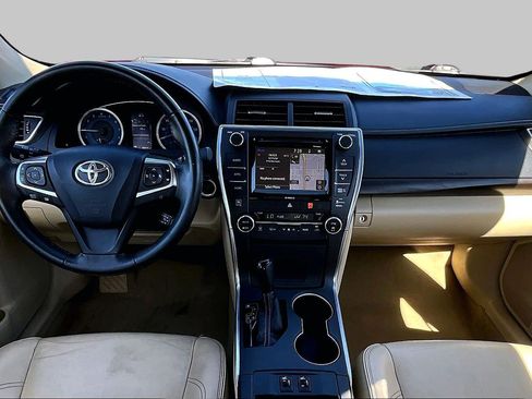 Used 2017 Toyota Camry XLE w/ Moonroof Package FWD image 12