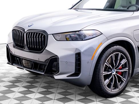 Used 2025 BMW X5 xDrive50e w/ Executive Package AWD/4WD image 38