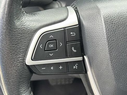 Used 2024 Toyota Sienna XLE FWD image 23