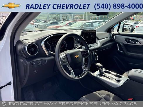 Certified 2025 Chevrolet Blazer LT FWD image 4