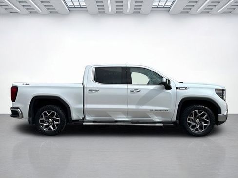Used 2022 GMC Sierra 1500 SLT w/ SLT Premium Plus Package image 3