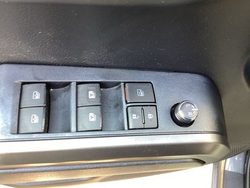 Used 2018 Toyota Tacoma TRD Sport AWD/4WD image 32