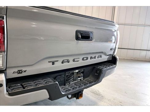 Used 2021 Toyota Tacoma TRD Sport w/ Advanced Technology Package AWD/4WD image 9