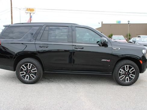Used 2023 GMC Yukon AT4 w/ AT4 Premium Package AWD/4WD image 4