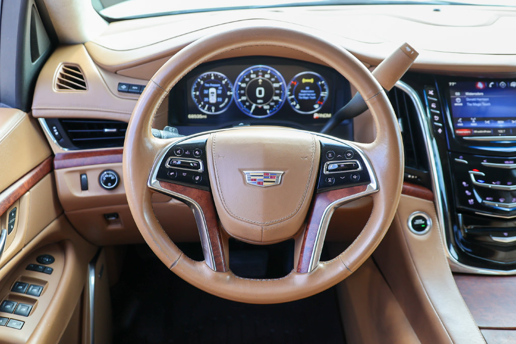 Used 2015 Cadillac Escalade Platinum AWD/4WD image 11