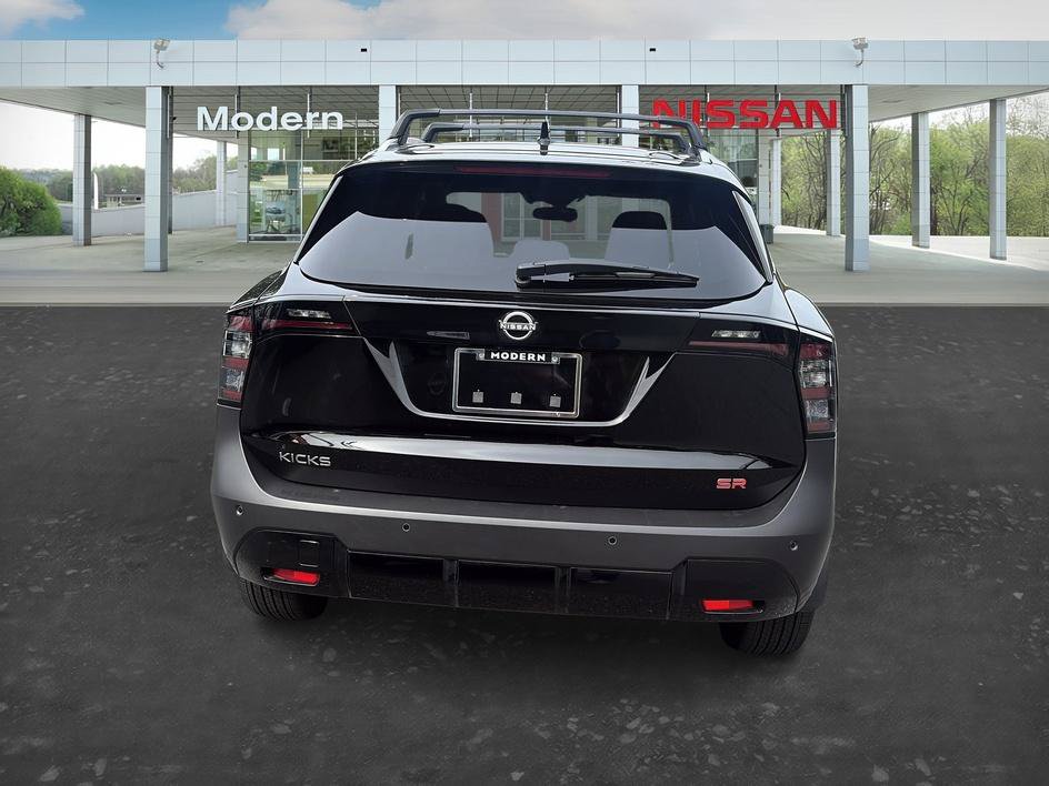 Certified 2026 Nissan Kicks SR FWD image 4