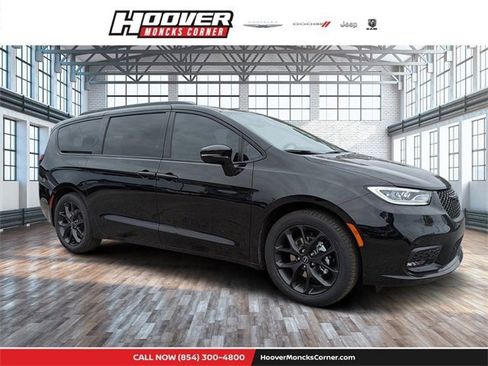 New 2026 Chrysler Pacifica Select image 1