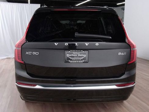 Certified 2025 Volvo XC90 B6 Plus image 4