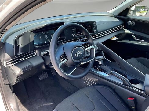 New 2026 Hyundai Elantra SE FWD image 18