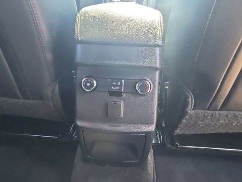 Used 2017 Ford Explorer XLT w/ Equipment Group 202A AWD/4WD image 30