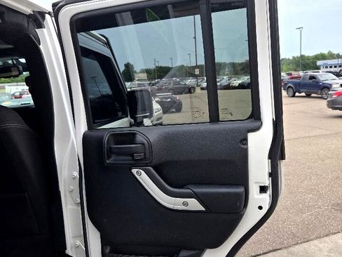 Used 2016 Jeep Wrangler Unlimited Sahara w/ Connectivity Group image 14