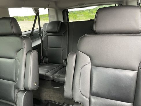 Used 2018 Chevrolet Suburban LT w/ Luxury Package image 25