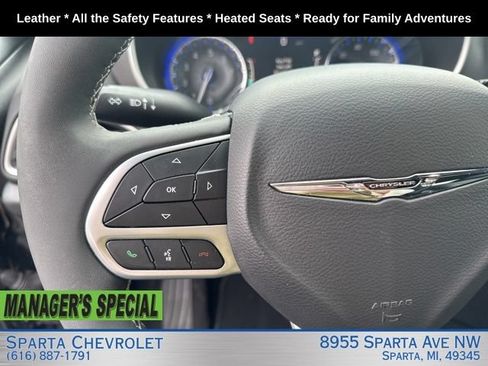 Used 2025 Chrysler Pacifica Select FWD image 14