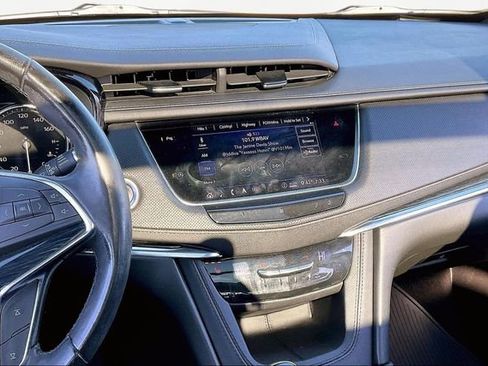 Used 2020 Cadillac XT5 Premium Luxury image 9