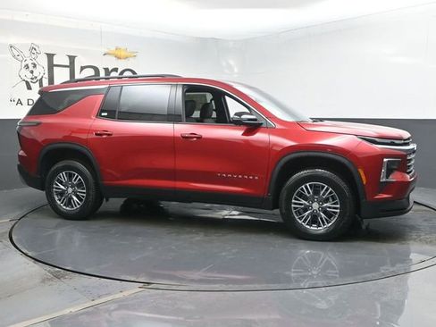 New 2026 Chevrolet Traverse LT image 1