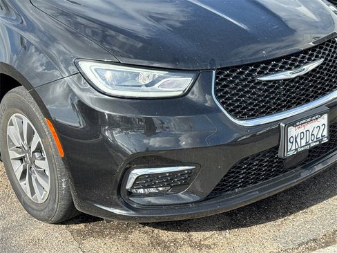 Used 2022 Chrysler Pacifica Touring-L image 15