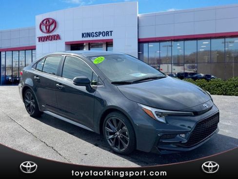 Used 2025 Toyota Corolla SE w/ SE Premium Package image 7