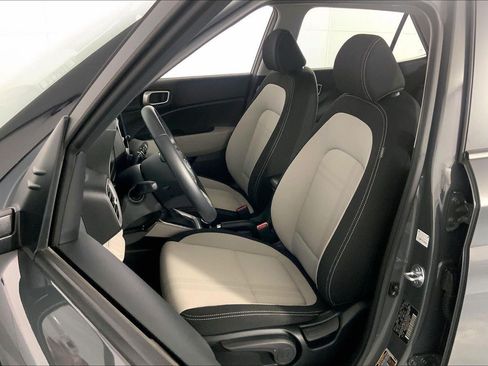 Used 2025 Hyundai Venue SEL FWD image 23