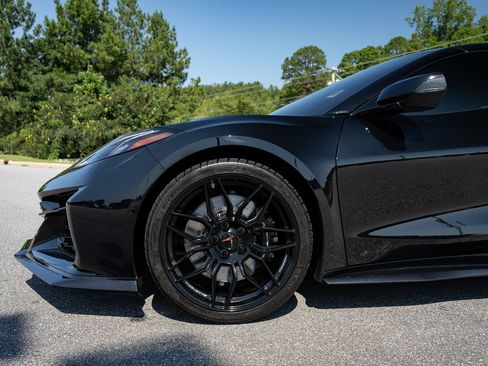 Used 2023 Chevrolet Corvette Z06 RWD image 32