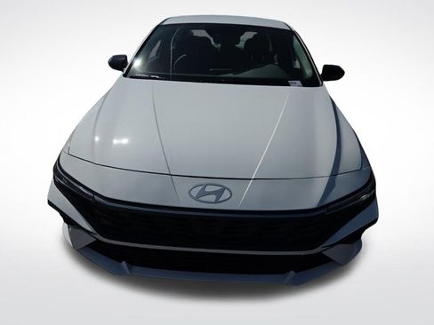 Used 2025 Hyundai Elantra SEL FWD image 9