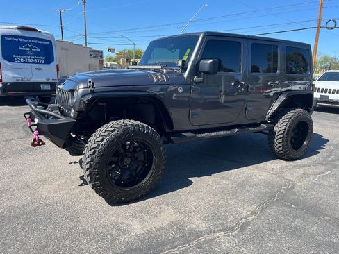 Used 2014 Jeep Wrangler Unlimited Sahara w/ Connectivity Group AWD/4WD image 10