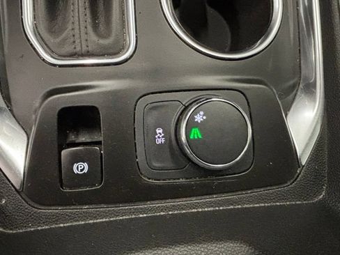 Used 2020 Chevrolet Traverse LT FWD image 32