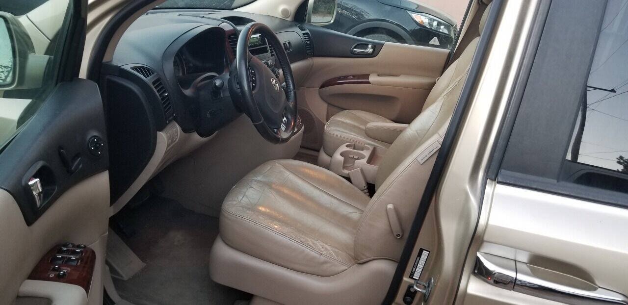 Used 2008 Hyundai Entourage Limited FWD image 5