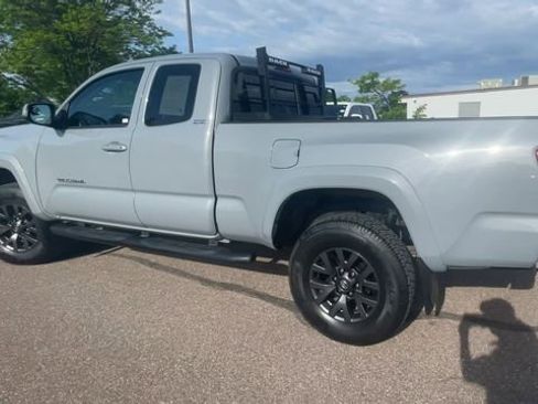 Certified 2021 Toyota Tacoma SR5 AWD/4WD image 4