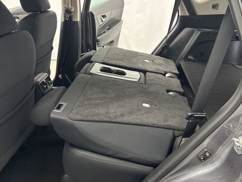 Used 2017 Nissan Rogue S image 34