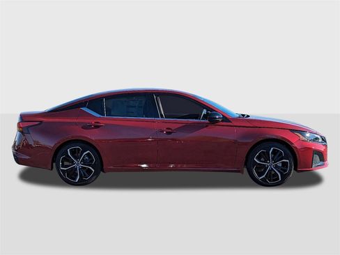 New 2025 Nissan Altima 2.5 SR image 6