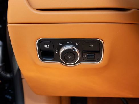 New 2026 Aston Martin DB12 Convertible image 28