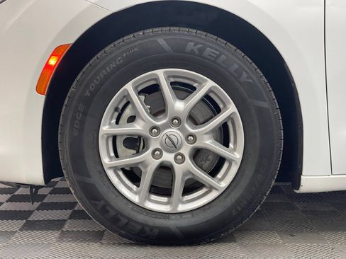 Used 2022 Chrysler Voyager LX FWD image 15