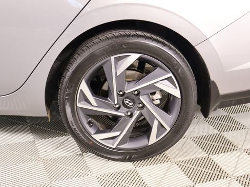 Certified 2025 Hyundai Elantra Sport image 17